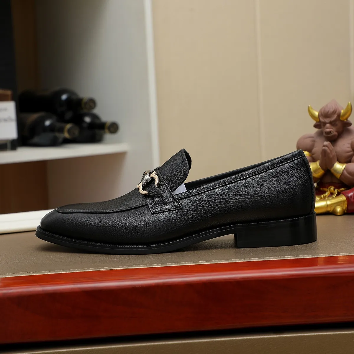 Men's shoes💰420🔥Ferragamo new men's formal shoes🇨🇳Official website original 1:1 mold opening, original quality💯Fine workmanship, high-end luxury shoes☘ The surface is made of imported Italian first-layer cowhide🌴🐑Leather lining🍓Rubber wear-resistant and non-slip outsole, breathable and comfortable to wear🍍The first choice for high-grade men, size 39-45 (38.46. Can be customized)